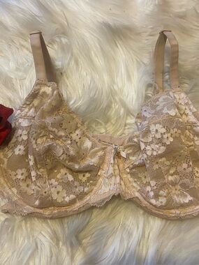 Body by Victoria’s Secret “ The Fabulous” Lace Floral unlined Demi Bra